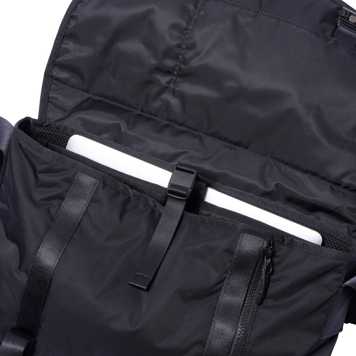 MESSENGER BAG